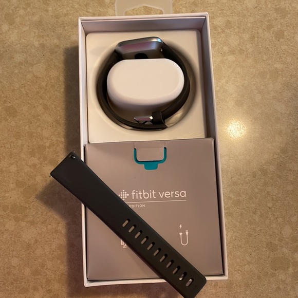 Fitbit Versa - Picture 3 of 8